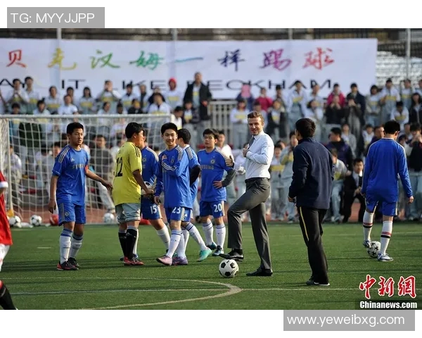 足球明星碰拳瞬间回顾感受他们的友谊与竞技精神的完美结合