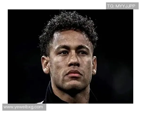 黑色背景下的足球明星人物魅力展现与传奇故事探秘